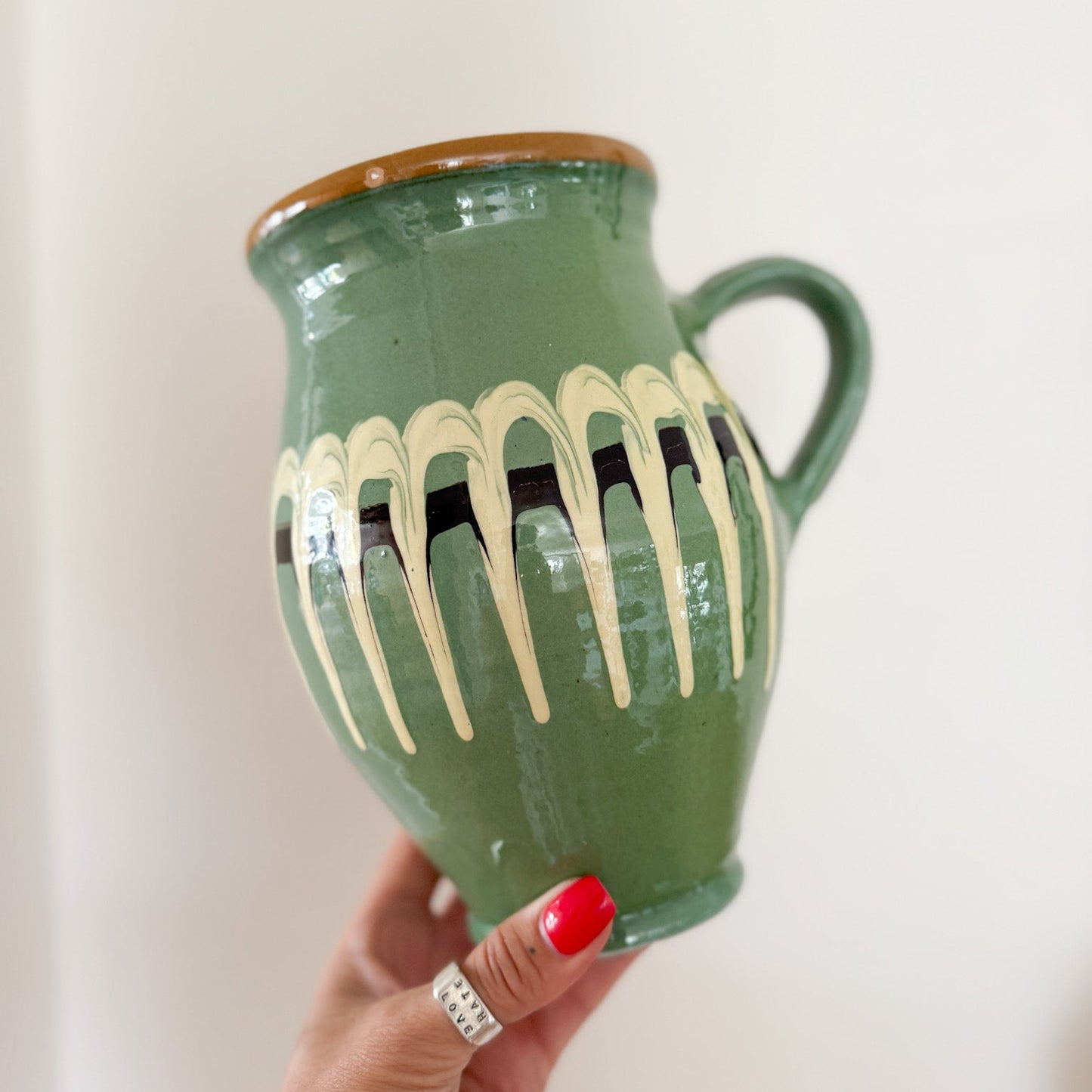 Jug 01
