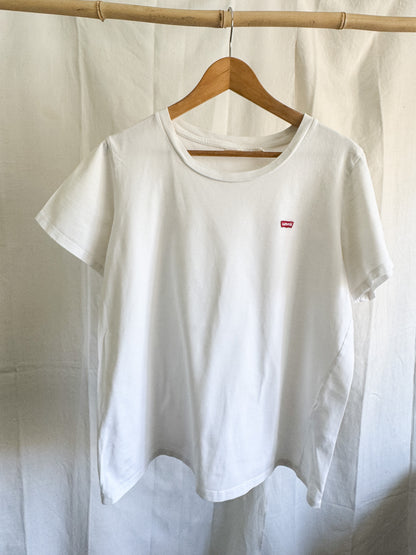 Levi White Tee L