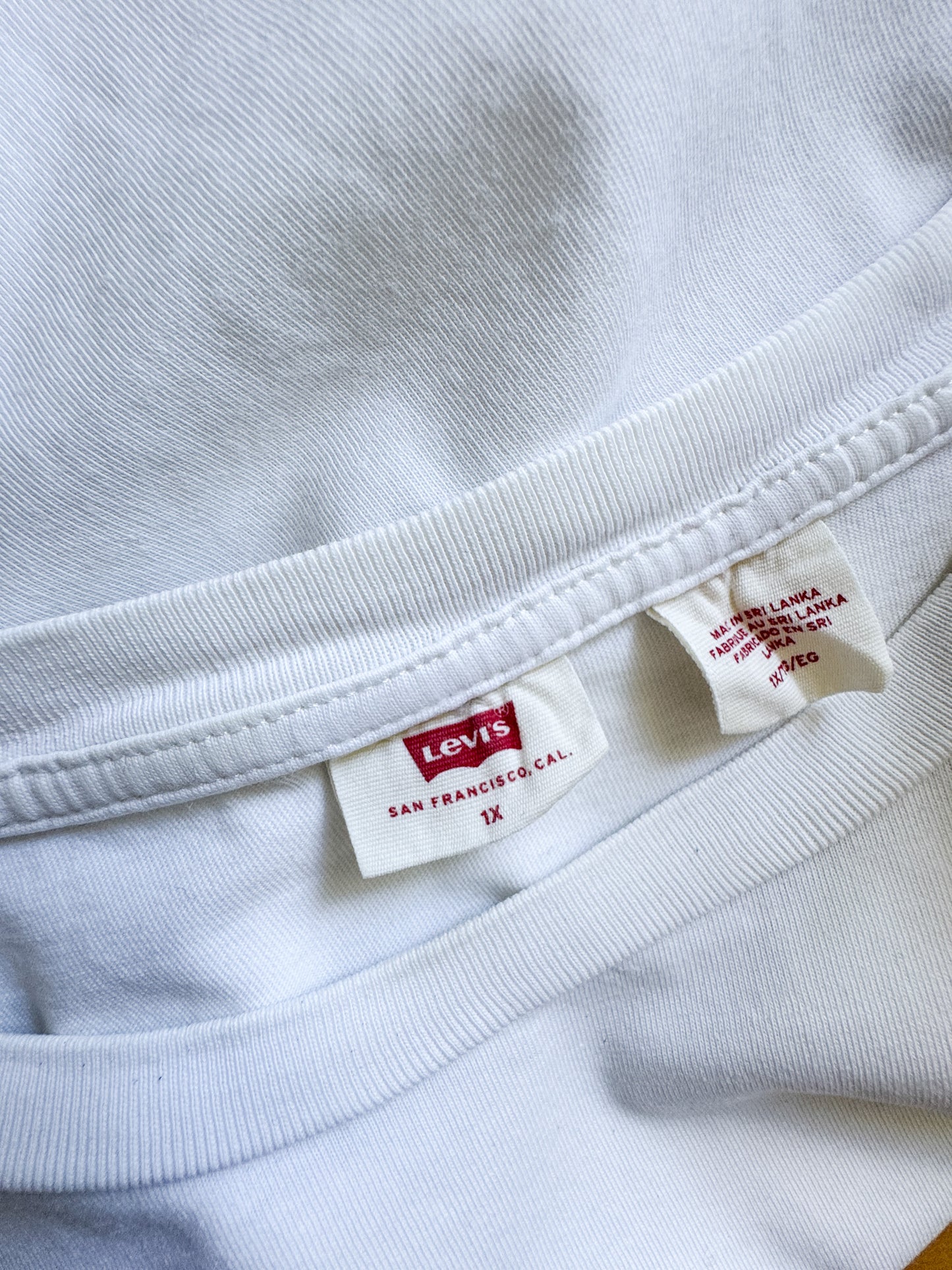 Levi White Tee L